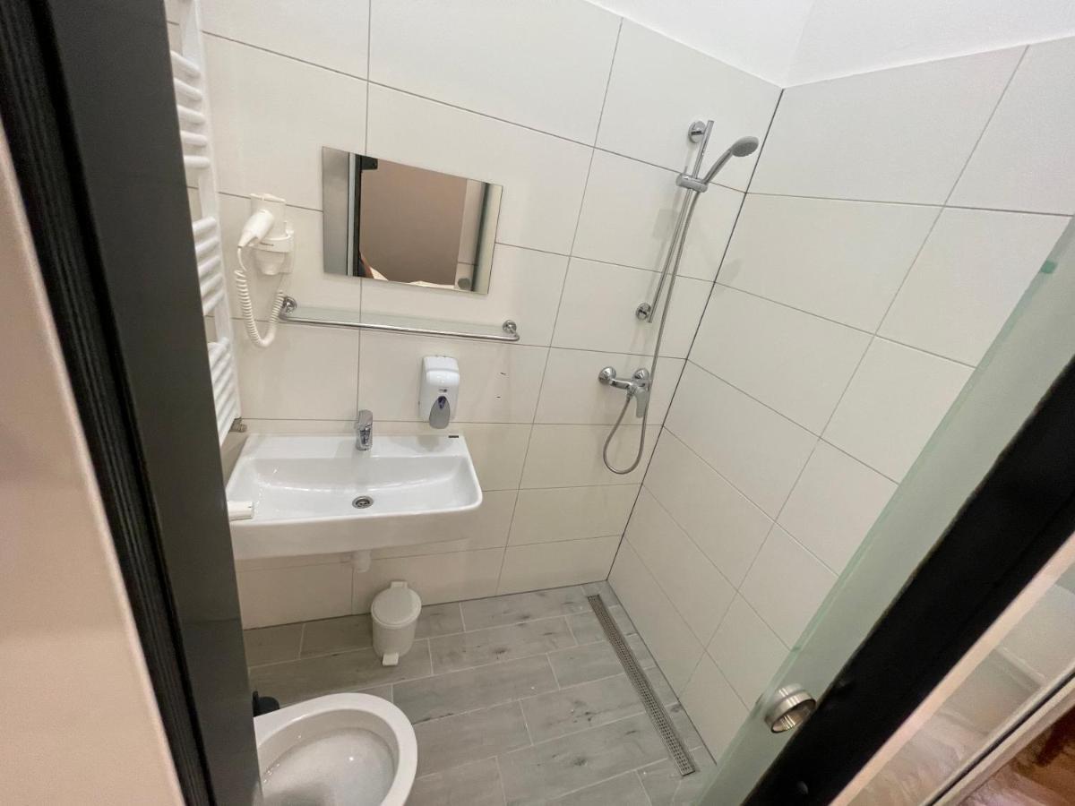 W19 Apartments ميسكولك المظهر الخارجي الصورة