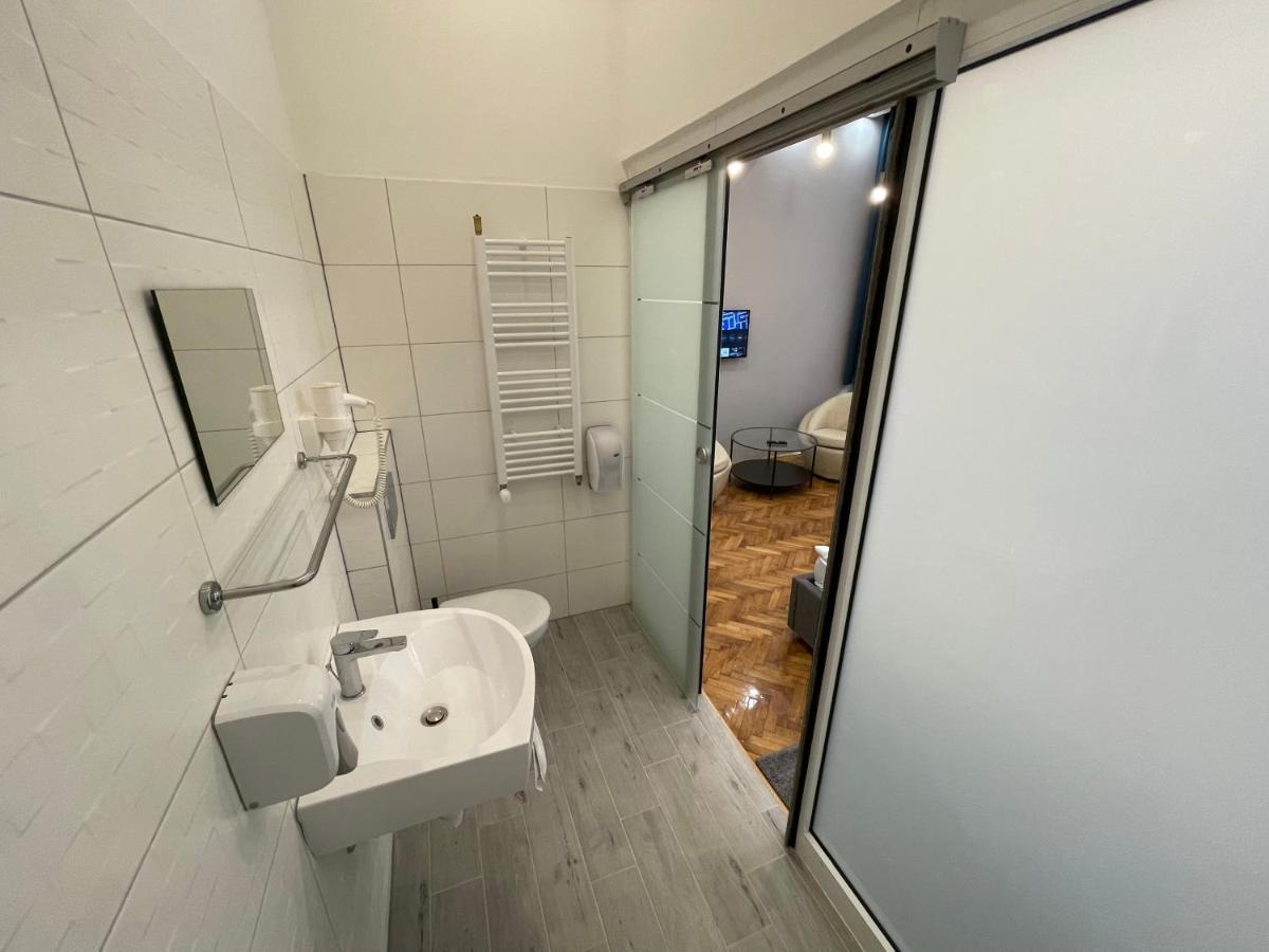 W19 Apartments ميسكولك المظهر الخارجي الصورة