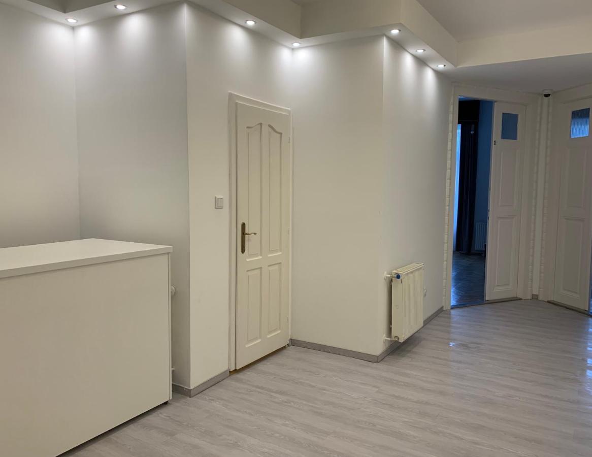 W19 Apartments ميسكولك المظهر الخارجي الصورة